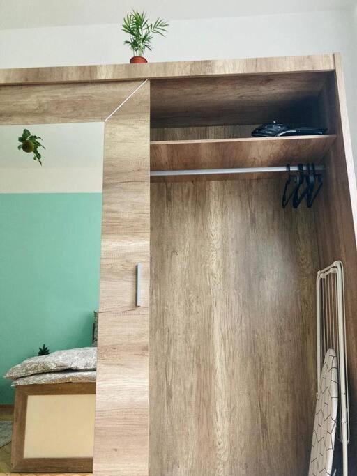 Апартаменти Sunny Flat In Center Of *